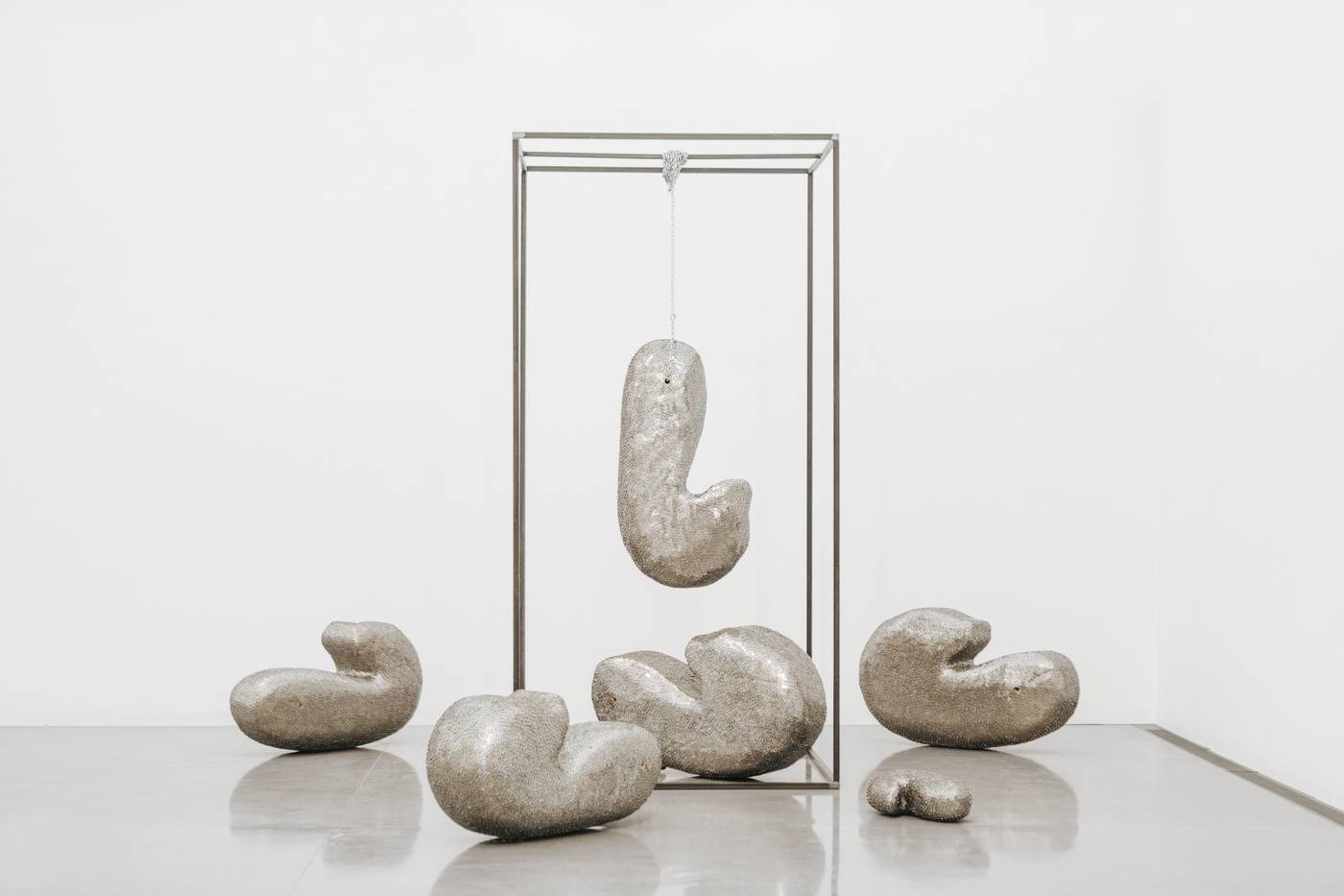 Alfred Haberpointner (*1966), Relatives, 2004–2006, Fichtenholz, Stahl, verzinkt, © Alfred Haberpointner Bildrecht, Wien 2021, Foto: Christa Gaigg/authentic.co.at