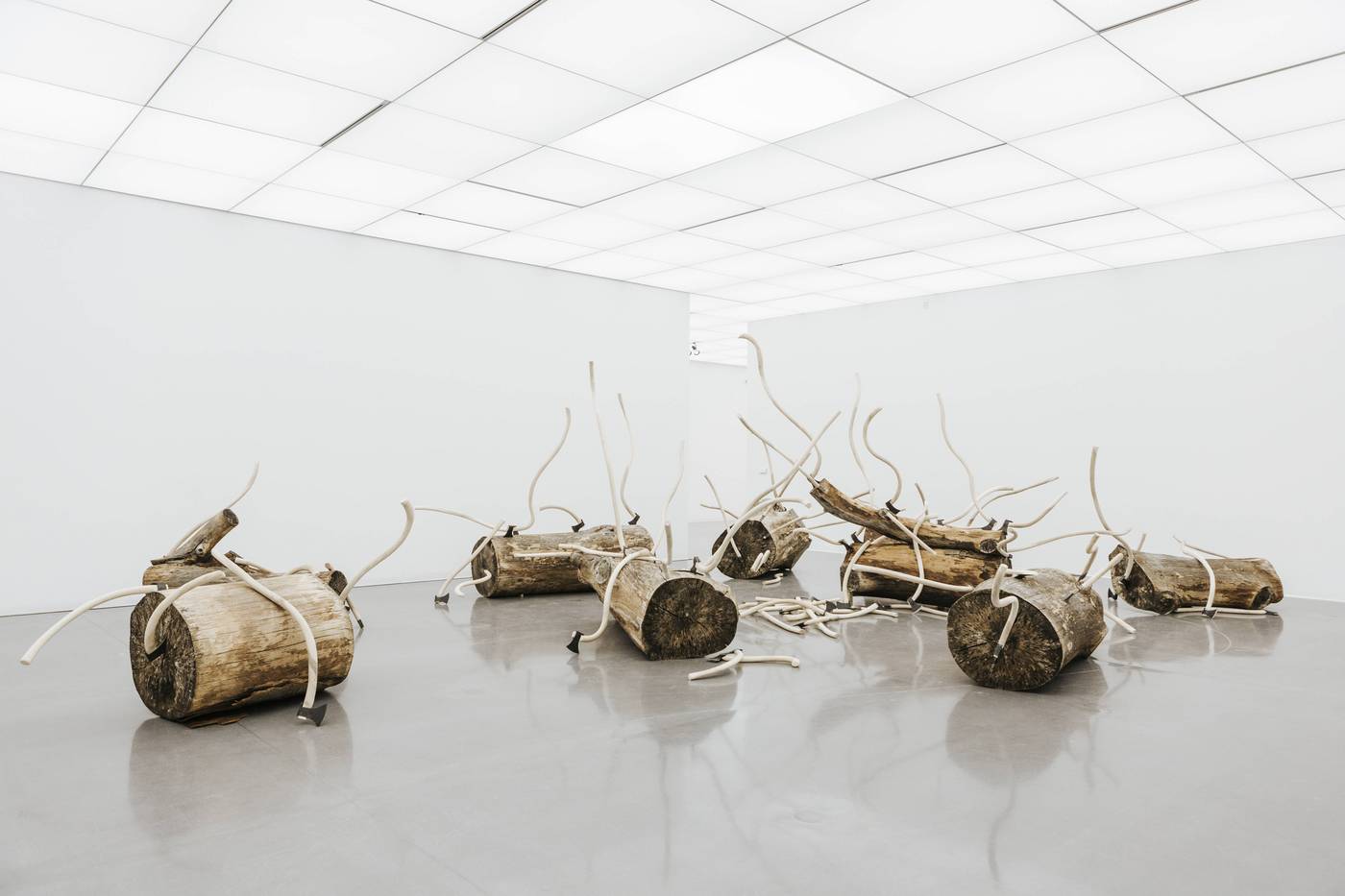 Alfred Haberpointner (*1966), Joy Division, 2019–2021, Eschenholz, Eisen, © Alfred Haberpointner Bildrecht, Wien 2021, Foto: Christa Gaigg/authentic.co.at