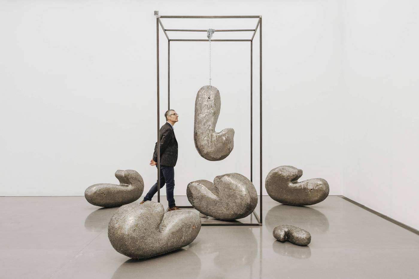 Alfred Haberpointner in der Ausstellung, © Salzburg Museum/Christa Gaigg/authentic.co.at