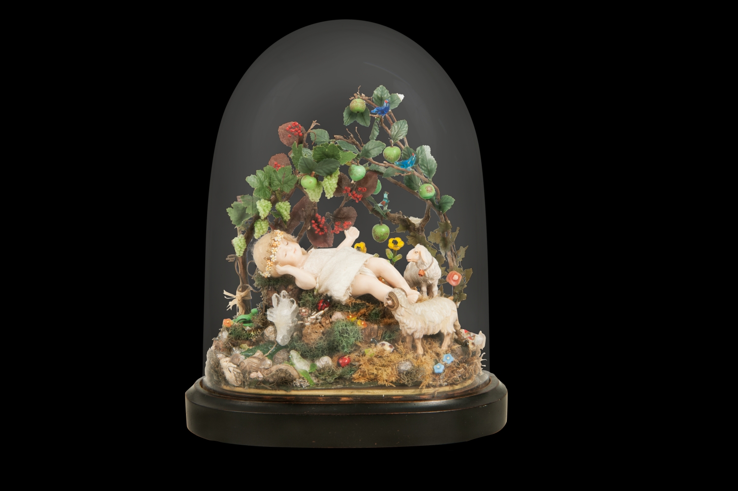 Jesusknabe im Paradiesgärtlein,  Eingericht, Klosterarbeit,  Waltraud Weidinger, 2008, © Salzburg Museum